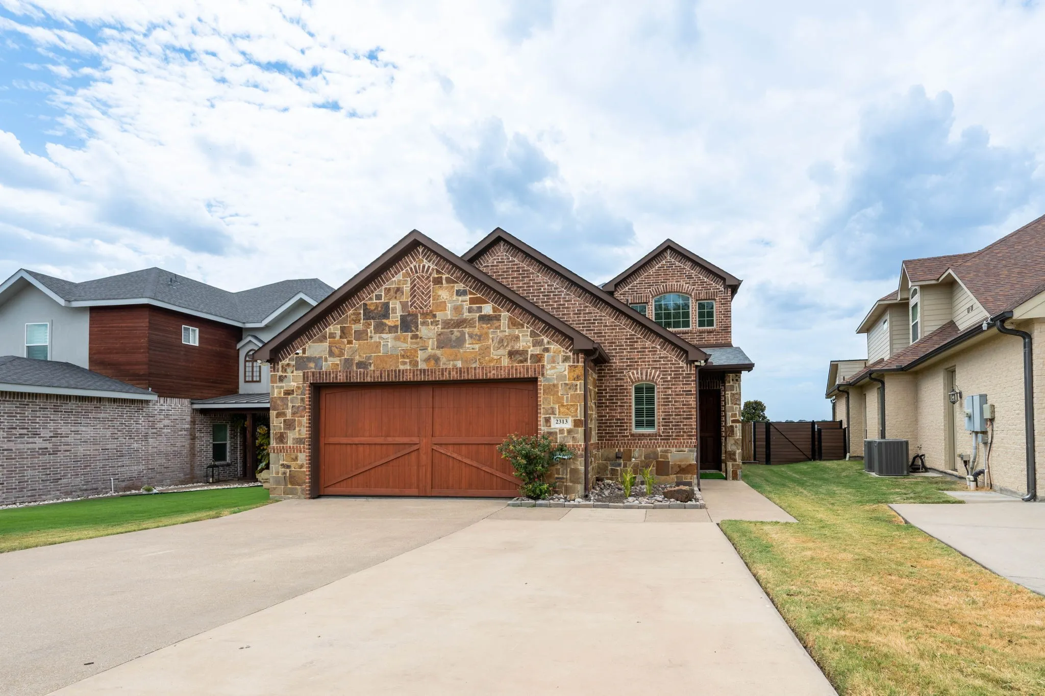 Single Family Residence For Rent in Dallas County , 2313 Windjammer Way, Rowlett, Texas 75088, 4 Bedroom, 5 Bathroom, 2 Garage spaces, 3,253 Sqft, built in 2016, mls#21386222, Real Estate Agent in Rowlett, Homes For Rent in Dallas county, Homes For Rent in Rowlett, Realtor in Rowlett Texas, Real Estate Brokerage Independent Realty Texas, Luminita Cordes Realtor
