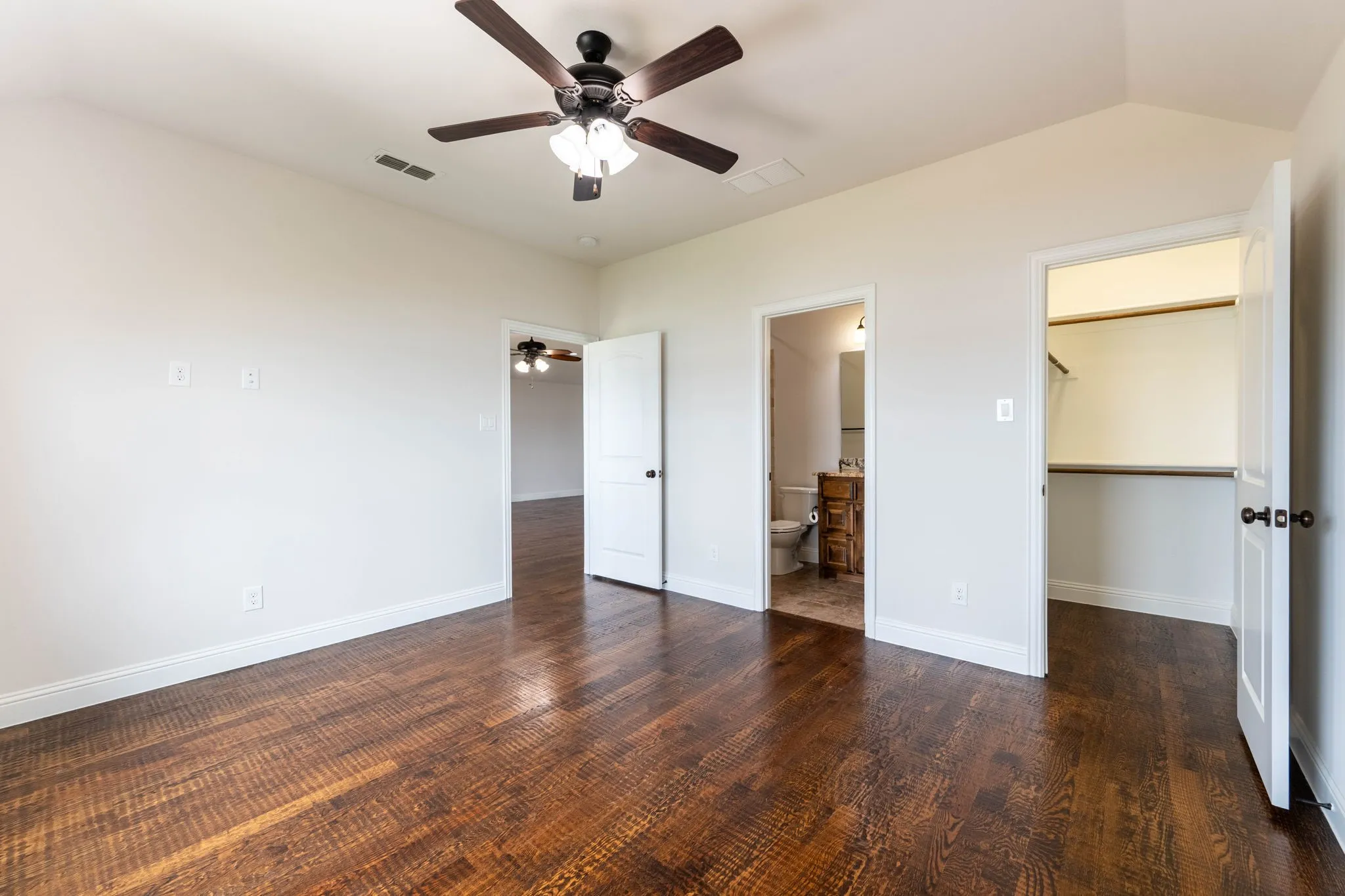 Single Family Residence For Rent in Dallas County , 2313 Windjammer Way, Rowlett, Texas 75088, 4 Bedroom, 5 Bathroom, 2 Garage spaces, 3,253 Sqft, built in 2016, mls#21386222, Real Estate Agent in Rowlett, Homes For Rent in Dallas county, Homes For Rent in Rowlett, Realtor in Rowlett Texas, Real Estate Brokerage Independent Realty Texas, Luminita Cordes Realtor