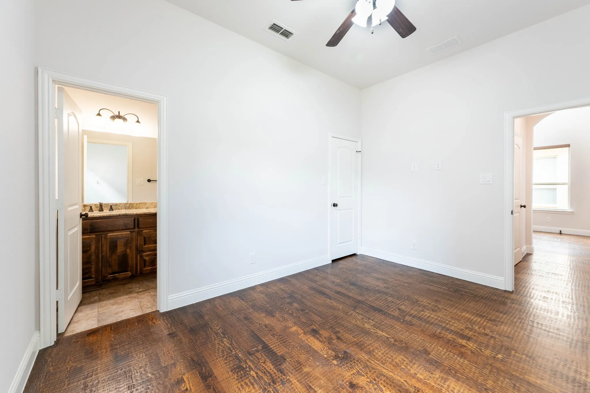 Single Family Residence For Rent in Dallas County , 2313 Windjammer Way, Rowlett, Texas 75088, 4 Bedroom, 5 Bathroom, 2 Garage spaces, 3,253 Sqft, built in 2016, mls#21386222, Real Estate Agent in Rowlett, Homes For Rent in Dallas county, Homes For Rent in Rowlett, Realtor in Rowlett Texas, Real Estate Brokerage Independent Realty Texas, Luminita Cordes Realtor