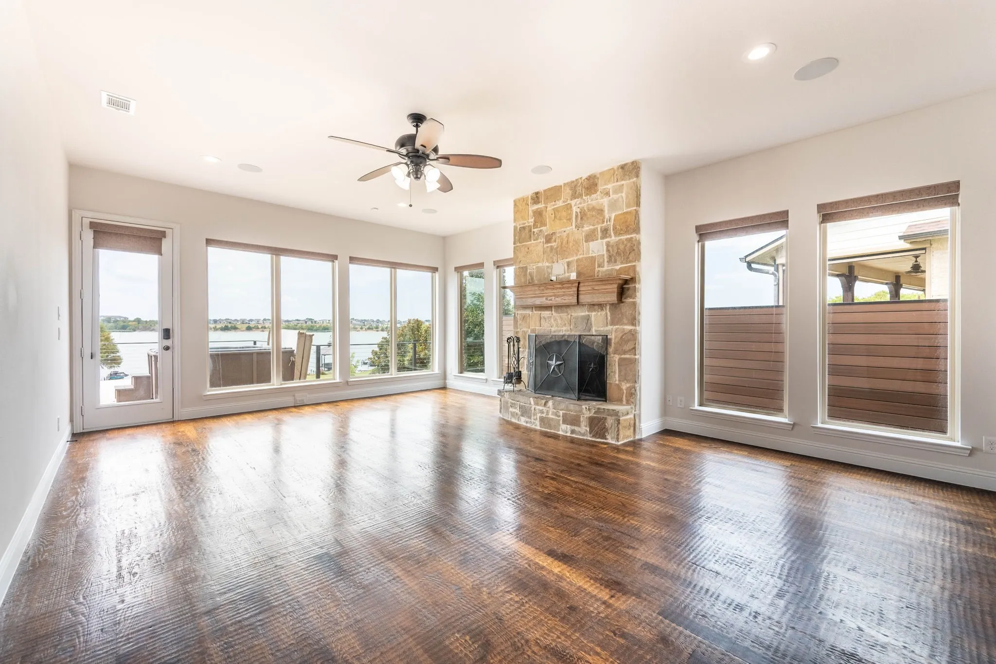 Single Family Residence For Rent in Dallas County , 2313 Windjammer Way, Rowlett, Texas 75088, 4 Bedroom, 5 Bathroom, 2 Garage spaces, 3,253 Sqft, built in 2016, mls#21386222, Real Estate Agent in Rowlett, Homes For Rent in Dallas county, Homes For Rent in Rowlett, Realtor in Rowlett Texas, Real Estate Brokerage Independent Realty Texas, Luminita Cordes Realtor