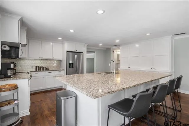 Single Family Residence For Sale in Cherokee County , 130 CR 3162, Jacksonville, Texas 75766, 3 Bedroom, 2 Bathroom, Garage spaces, 2,448 Sqft, built in 1966, mls#21388618, Real Estate Agent in Jacksonville, Homes For Sale in Cherokee county, Homes For Sale in Jacksonville, Realtor in Jacksonville Texas, Real Estate Brokerage Independent Realty Texas, Luminita Cordes Realtor