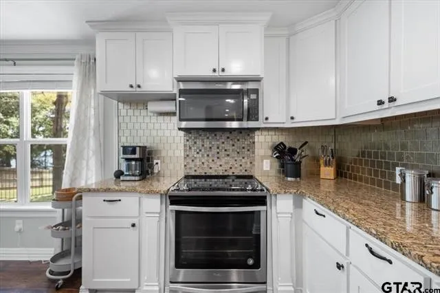 Single Family Residence For Sale in Cherokee County , 130 CR 3162, Jacksonville, Texas 75766, 3 Bedroom, 2 Bathroom, Garage spaces, 2,448 Sqft, built in 1966, mls#21388618, Real Estate Agent in Jacksonville, Homes For Sale in Cherokee county, Homes For Sale in Jacksonville, Realtor in Jacksonville Texas, Real Estate Brokerage Independent Realty Texas, Luminita Cordes Realtor