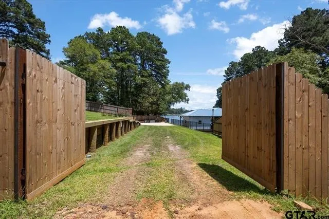 Single Family Residence For Sale in Cherokee County , 130 CR 3162, Jacksonville, Texas 75766, 3 Bedroom, 2 Bathroom, Garage spaces, 2,448 Sqft, built in 1966, mls#21388618, Real Estate Agent in Jacksonville, Homes For Sale in Cherokee county, Homes For Sale in Jacksonville, Realtor in Jacksonville Texas, Real Estate Brokerage Independent Realty Texas, Luminita Cordes Realtor