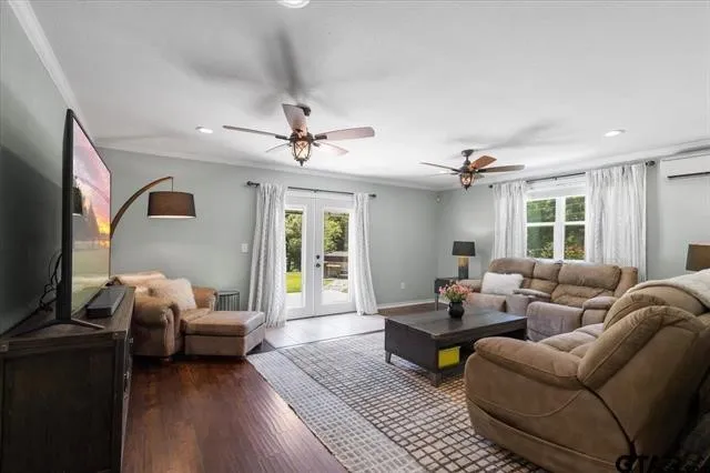 Single Family Residence For Sale in Cherokee County , 130 CR 3162, Jacksonville, Texas 75766, 3 Bedroom, 2 Bathroom, Garage spaces, 2,448 Sqft, built in 1966, mls#21388618, Real Estate Agent in Jacksonville, Homes For Sale in Cherokee county, Homes For Sale in Jacksonville, Realtor in Jacksonville Texas, Real Estate Brokerage Independent Realty Texas, Luminita Cordes Realtor