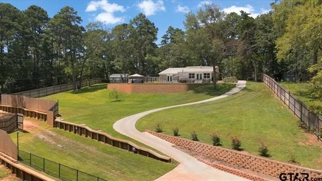 Single Family Residence For Sale in Cherokee County , 130 CR 3162, Jacksonville, Texas 75766, 3 Bedroom, 2 Bathroom, Garage spaces, 2,448 Sqft, built in 1966, mls#21388618, Real Estate Agent in Jacksonville, Homes For Sale in Cherokee county, Homes For Sale in Jacksonville, Realtor in Jacksonville Texas, Real Estate Brokerage Independent Realty Texas, Luminita Cordes Realtor