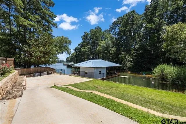 Single Family Residence For Sale in Cherokee County , 130 CR 3162, Jacksonville, Texas 75766, 3 Bedroom, 2 Bathroom, Garage spaces, 2,448 Sqft, built in 1966, mls#21388618, Real Estate Agent in Jacksonville, Homes For Sale in Cherokee county, Homes For Sale in Jacksonville, Realtor in Jacksonville Texas, Real Estate Brokerage Independent Realty Texas, Luminita Cordes Realtor