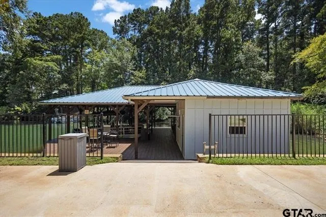 Single Family Residence For Sale in Cherokee County , 130 CR 3162, Jacksonville, Texas 75766, 3 Bedroom, 2 Bathroom, Garage spaces, 2,448 Sqft, built in 1966, mls#21388618, Real Estate Agent in Jacksonville, Homes For Sale in Cherokee county, Homes For Sale in Jacksonville, Realtor in Jacksonville Texas, Real Estate Brokerage Independent Realty Texas, Luminita Cordes Realtor