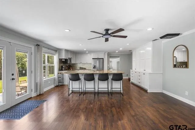 Single Family Residence For Sale in Cherokee County , 130 CR 3162, Jacksonville, Texas 75766, 3 Bedroom, 2 Bathroom, Garage spaces, 2,448 Sqft, built in 1966, mls#21388618, Real Estate Agent in Jacksonville, Homes For Sale in Cherokee county, Homes For Sale in Jacksonville, Realtor in Jacksonville Texas, Real Estate Brokerage Independent Realty Texas, Luminita Cordes Realtor