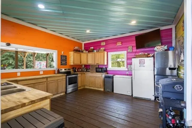 Single Family Residence For Sale in Cherokee County , 130 CR 3162, Jacksonville, Texas 75766, 3 Bedroom, 2 Bathroom, Garage spaces, 2,448 Sqft, built in 1966, mls#21388618, Real Estate Agent in Jacksonville, Homes For Sale in Cherokee county, Homes For Sale in Jacksonville, Realtor in Jacksonville Texas, Real Estate Brokerage Independent Realty Texas, Luminita Cordes Realtor