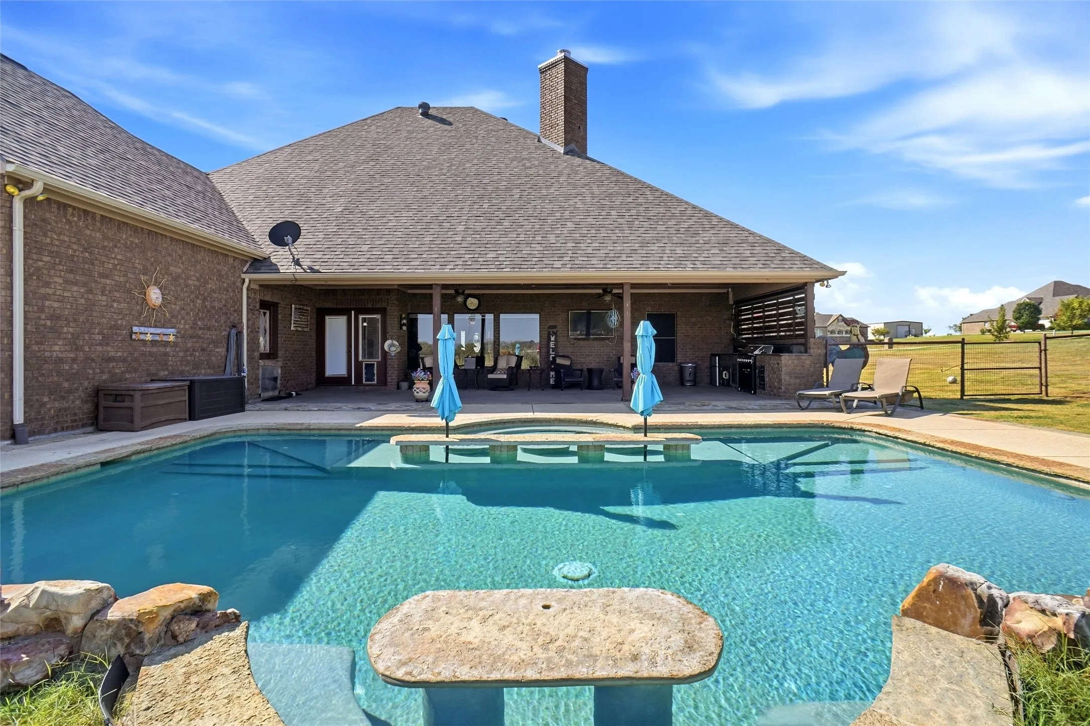 Gorgeous resort style chlorine pool.