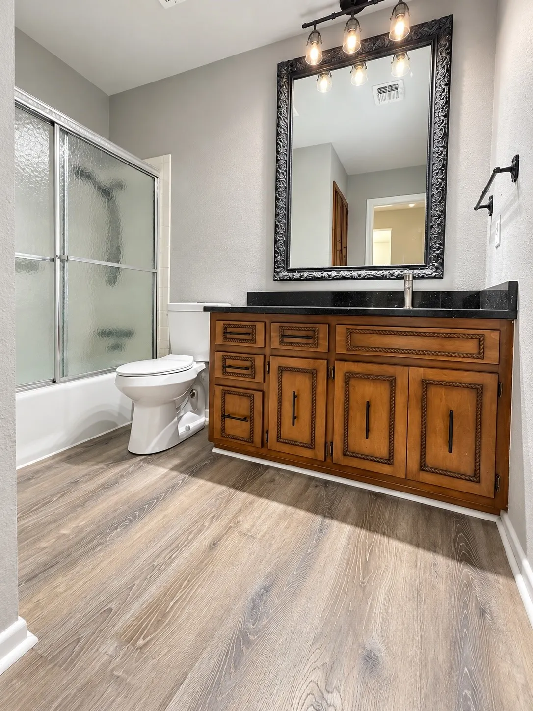 Single Family Residence For Sale in Lamar County , 3425 Fargo Drive, Paris, Texas 75462, 3 Bedroom, 2 Bathroom, 2 Garage spaces, 1,791 Sqft, built in 2014, mls#21387234, Real Estate Agent in Paris, Homes For Sale in Lamar county, Homes For Sale in Paris, Realtor in Paris Texas, Real Estate Brokerage Independent Realty Texas, Luminita Cordes Realtor