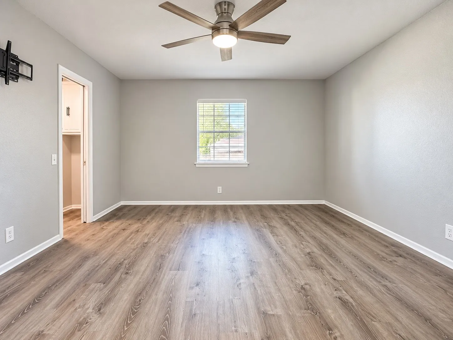 Single Family Residence For Sale in Lamar County , 3425 Fargo Drive, Paris, Texas 75462, 3 Bedroom, 2 Bathroom, 2 Garage spaces, 1,791 Sqft, built in 2014, mls#21387234, Real Estate Agent in Paris, Homes For Sale in Lamar county, Homes For Sale in Paris, Realtor in Paris Texas, Real Estate Brokerage Independent Realty Texas, Luminita Cordes Realtor