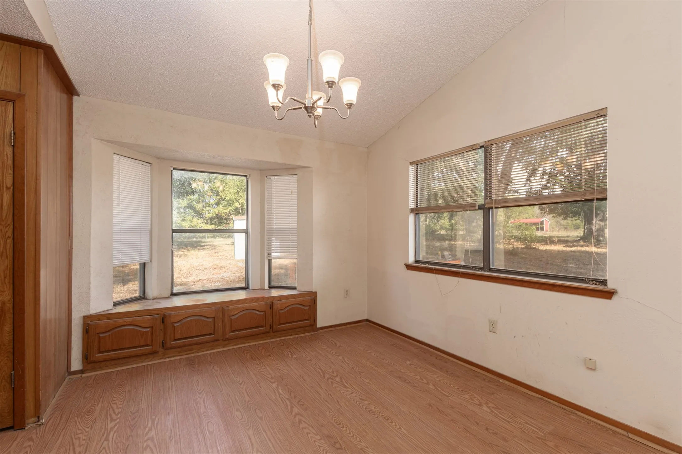 Single Family Residence For Sale in Rains County , 7263 State Highway 276, Point, Texas 75472, 3 Bedroom, 3 Bathroom, Garage spaces, 1,330 Sqft, built in 1984, mls#21387054, Real Estate Agent in Point, Homes For Sale in Rains county, Homes For Sale in Point, Realtor in Point Texas, Real Estate Brokerage Independent Realty Texas, Luminita Cordes Realtor