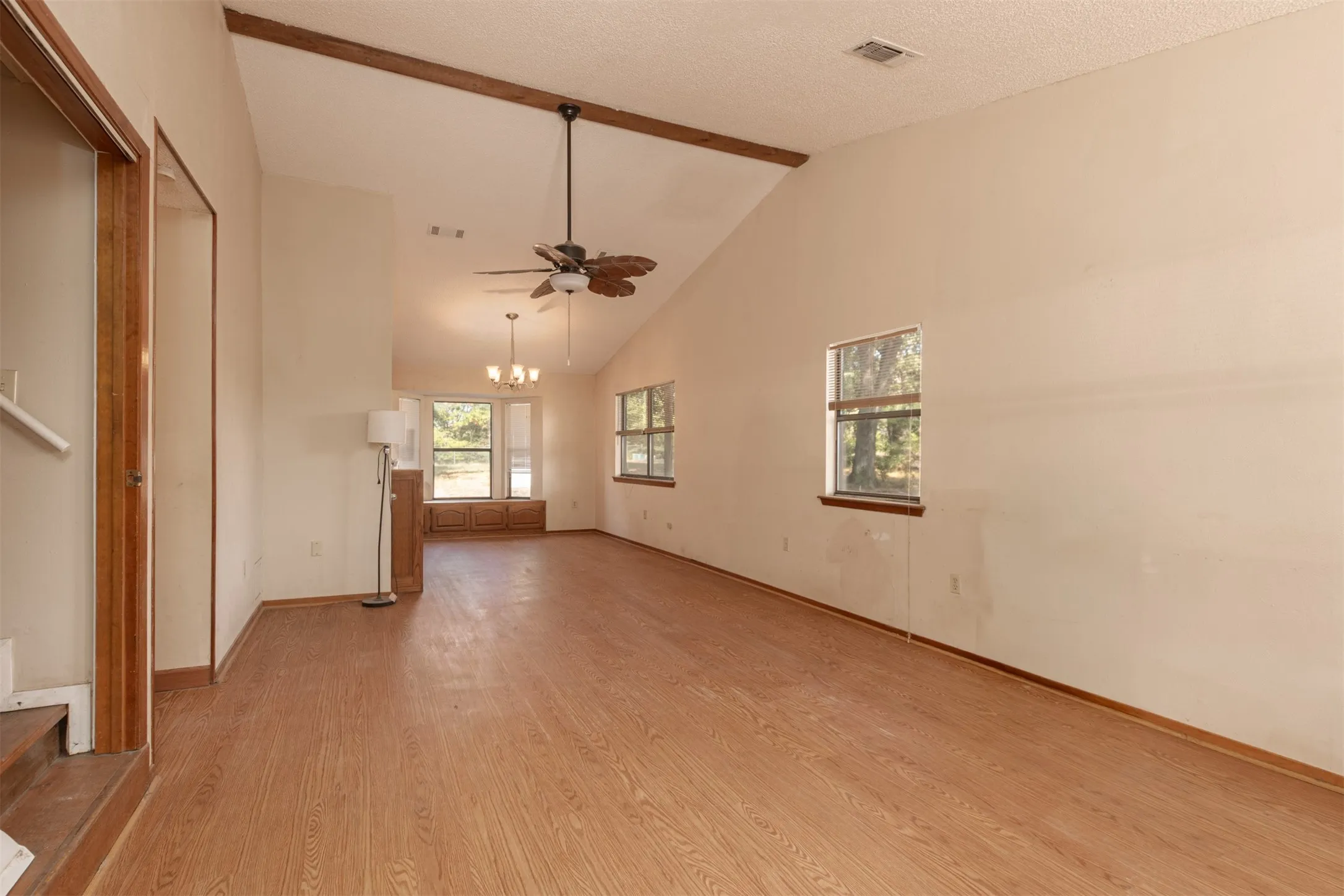Single Family Residence For Sale in Rains County , 7263 State Highway 276, Point, Texas 75472, 3 Bedroom, 3 Bathroom, Garage spaces, 1,330 Sqft, built in 1984, mls#21387054, Real Estate Agent in Point, Homes For Sale in Rains county, Homes For Sale in Point, Realtor in Point Texas, Real Estate Brokerage Independent Realty Texas, Luminita Cordes Realtor