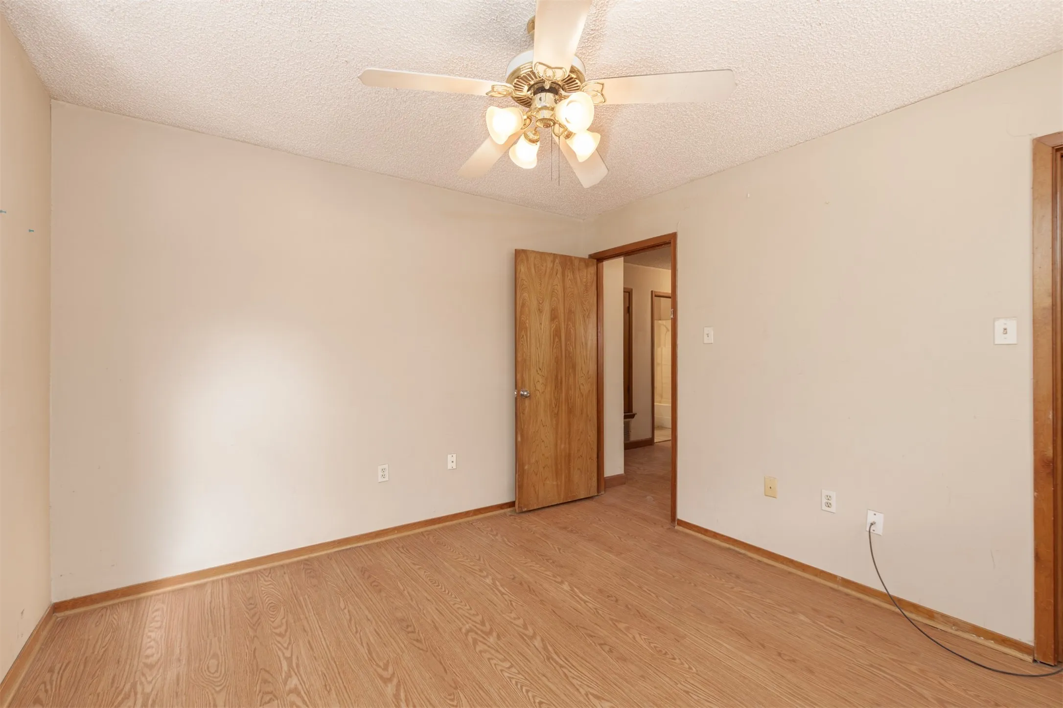 Single Family Residence For Sale in Rains County , 7263 State Highway 276, Point, Texas 75472, 3 Bedroom, 3 Bathroom, Garage spaces, 1,330 Sqft, built in 1984, mls#21387054, Real Estate Agent in Point, Homes For Sale in Rains county, Homes For Sale in Point, Realtor in Point Texas, Real Estate Brokerage Independent Realty Texas, Luminita Cordes Realtor