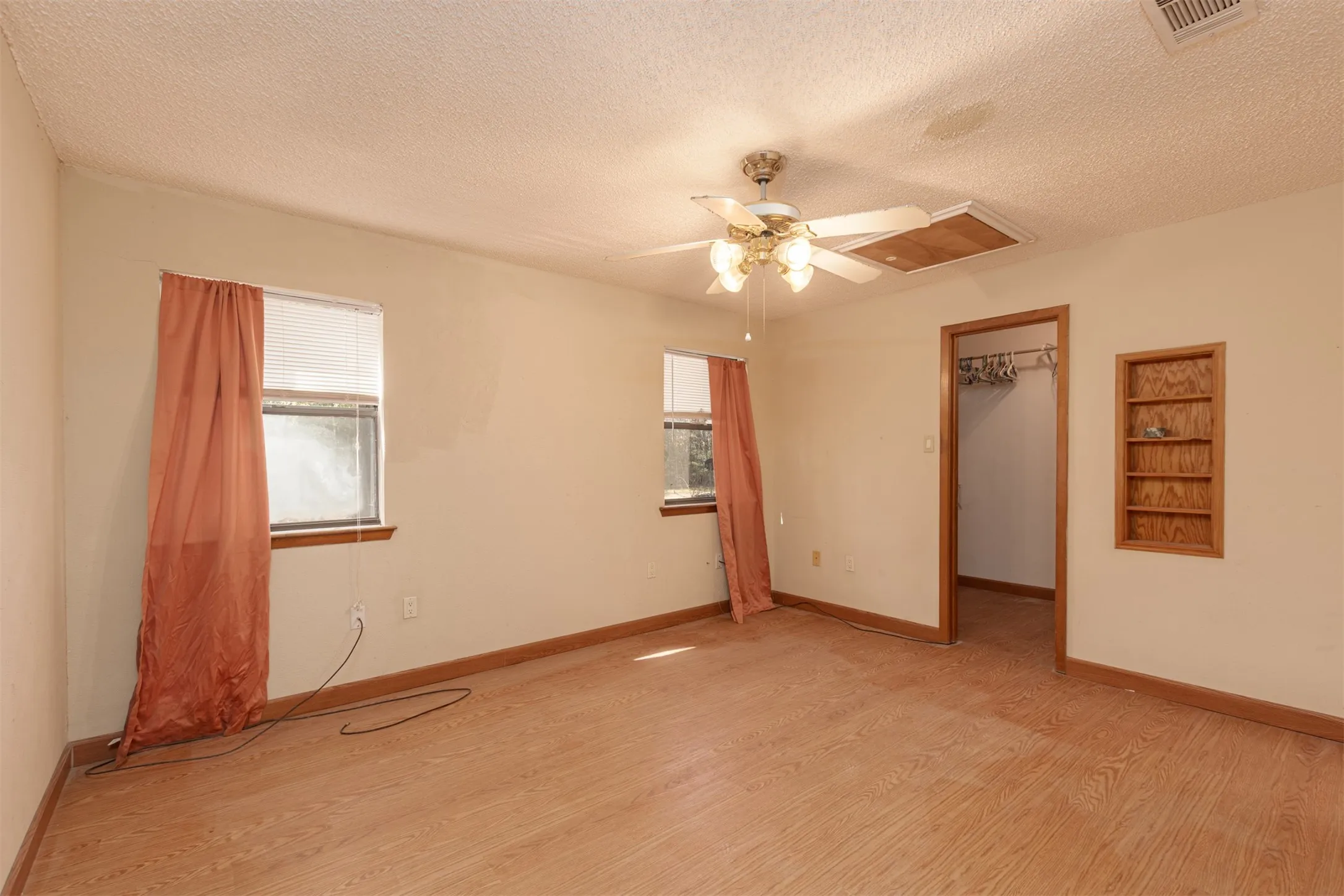 Single Family Residence For Sale in Rains County , 7263 State Highway 276, Point, Texas 75472, 3 Bedroom, 3 Bathroom, Garage spaces, 1,330 Sqft, built in 1984, mls#21387054, Real Estate Agent in Point, Homes For Sale in Rains county, Homes For Sale in Point, Realtor in Point Texas, Real Estate Brokerage Independent Realty Texas, Luminita Cordes Realtor