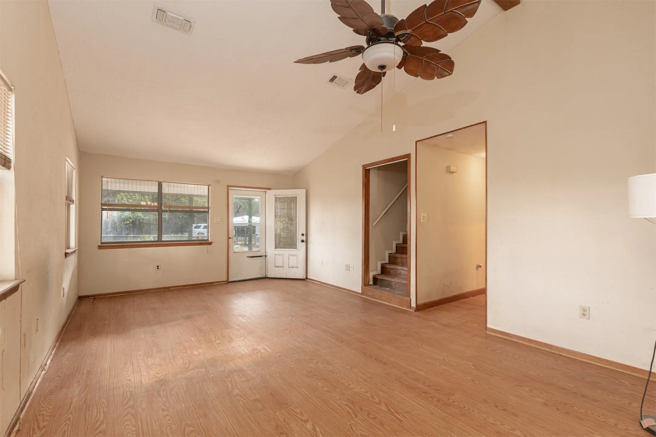 Single Family Residence For Sale in Rains County , 7263 State Highway 276, Point, Texas 75472, 3 Bedroom, 3 Bathroom, Garage spaces, 1,330 Sqft, built in 1984, mls#21387054, Real Estate Agent in Point, Homes For Sale in Rains county, Homes For Sale in Point, Realtor in Point Texas, Real Estate Brokerage Independent Realty Texas, Luminita Cordes Realtor