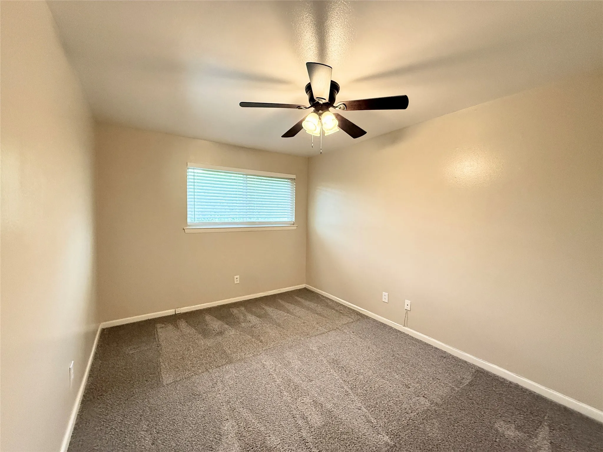 Apartment For Rent in Dallas County , 10450 E Northwest Highway, Dallas, Texas 75238, 2 Bedroom, 2 Bathroom, Garage spaces, 8,908 Sqft, built in 1962, mls#21388561, Real Estate Agent in Dallas, Homes For Rent in Dallas county, Homes For Rent in Dallas, Realtor in Dallas Texas, Real Estate Brokerage Independent Realty Texas, Luminita Cordes Realtor