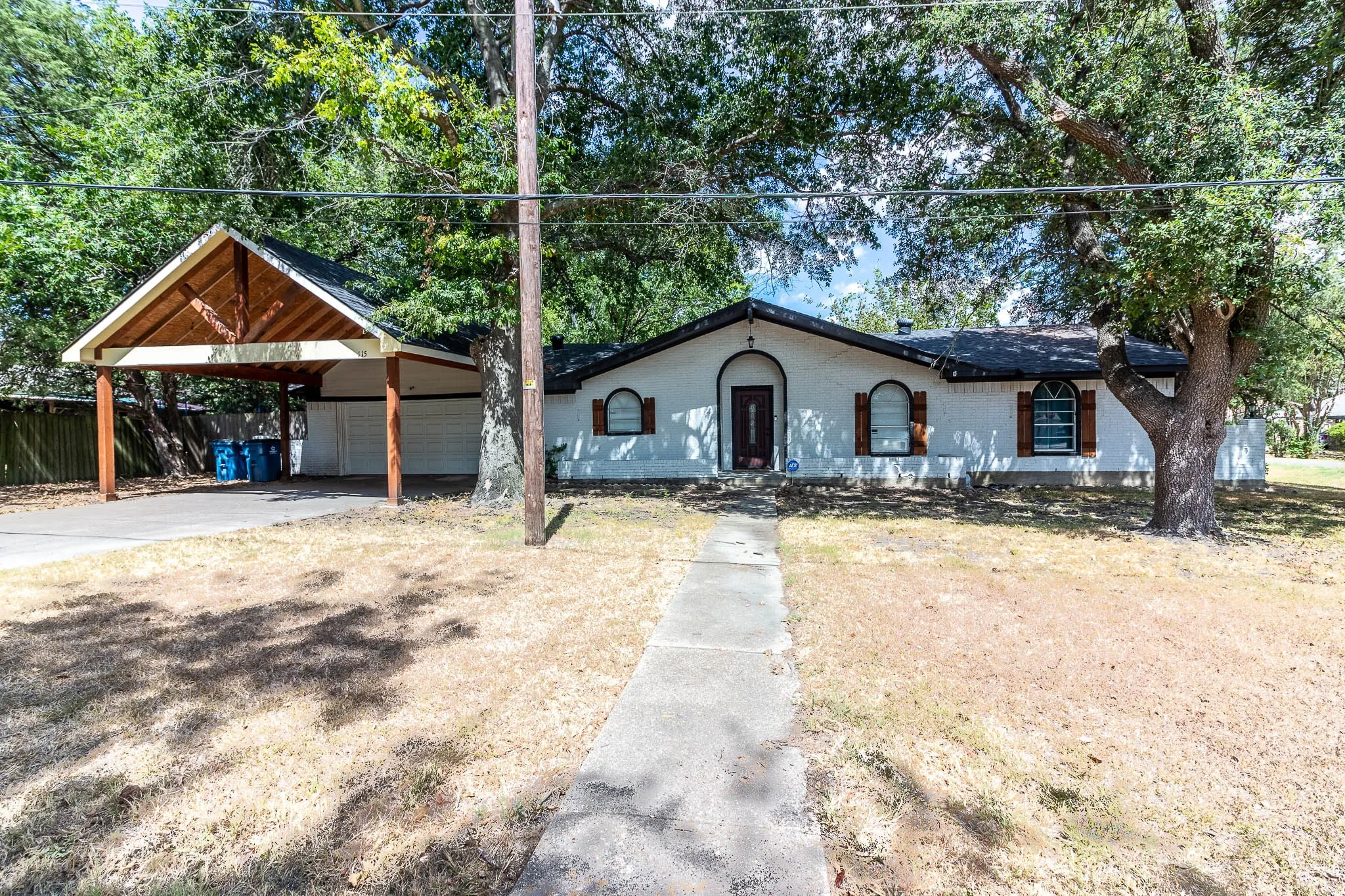 Single Family Residence For Rent in Kaufman County , 115 E Allen Street, Kaufman, Texas 75142, 3 Bedroom, 2 Bathroom, 2 Garage spaces, 1,508 Sqft, built in 1965, mls#21388521, Real Estate Agent in Kaufman, Homes For Rent in Kaufman county, Homes For Rent in Kaufman, Realtor in Kaufman Texas, Real Estate Brokerage Independent Realty Texas, Luminita Cordes Realtor
