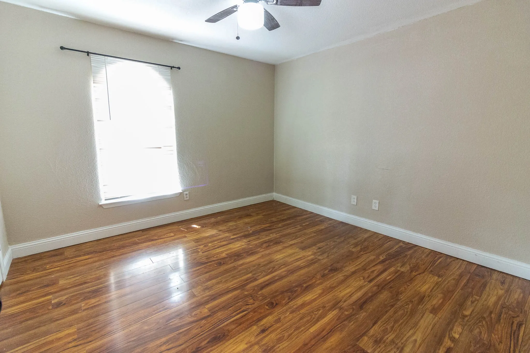 Single Family Residence For Rent in Kaufman County , 115 E Allen Street, Kaufman, Texas 75142, 3 Bedroom, 2 Bathroom, 2 Garage spaces, 1,508 Sqft, built in 1965, mls#21388521, Real Estate Agent in Kaufman, Homes For Rent in Kaufman county, Homes For Rent in Kaufman, Realtor in Kaufman Texas, Real Estate Brokerage Independent Realty Texas, Luminita Cordes Realtor