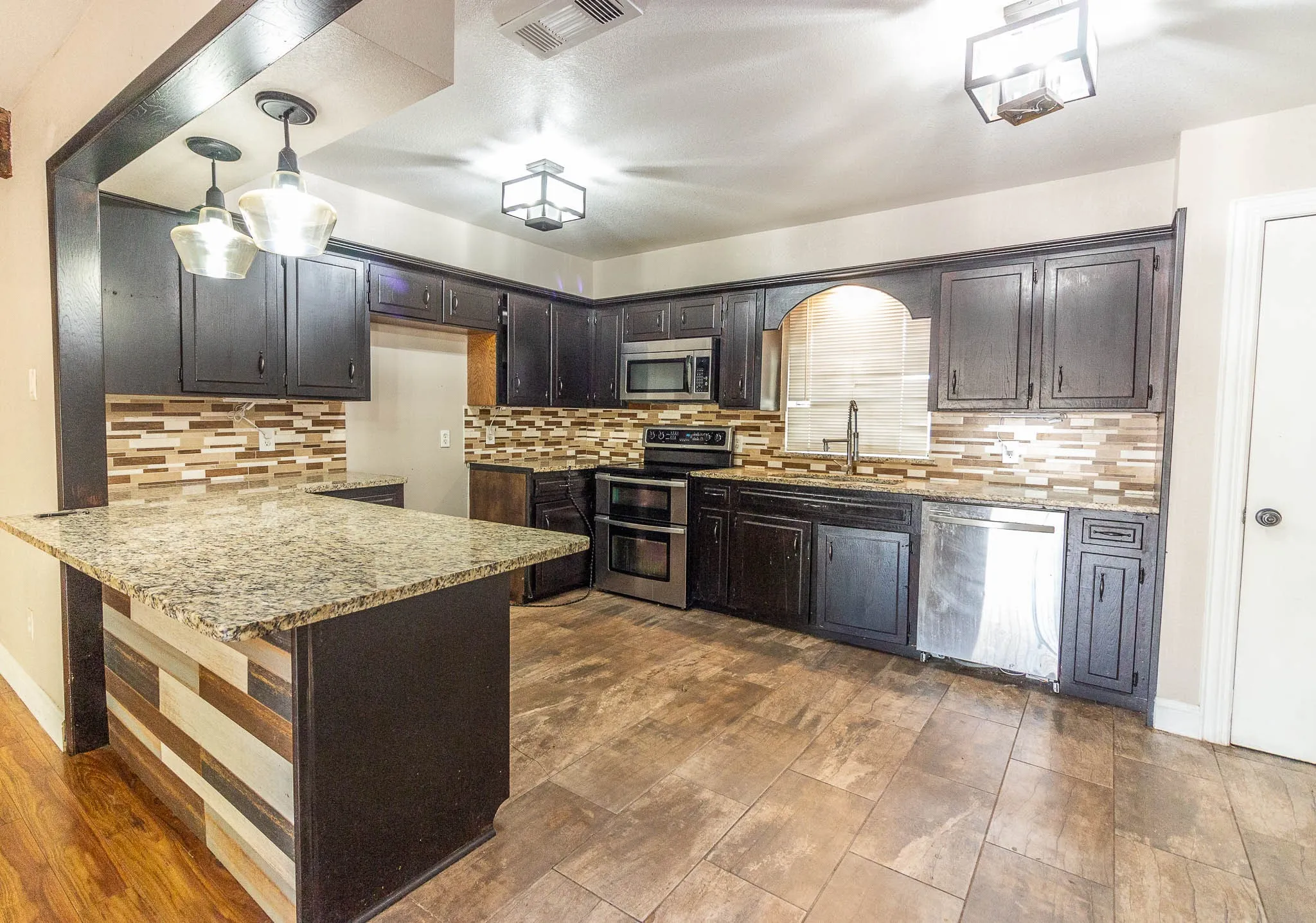 Single Family Residence For Rent in Kaufman County , 115 E Allen Street, Kaufman, Texas 75142, 3 Bedroom, 2 Bathroom, 2 Garage spaces, 1,508 Sqft, built in 1965, mls#21388521, Real Estate Agent in Kaufman, Homes For Rent in Kaufman county, Homes For Rent in Kaufman, Realtor in Kaufman Texas, Real Estate Brokerage Independent Realty Texas, Luminita Cordes Realtor