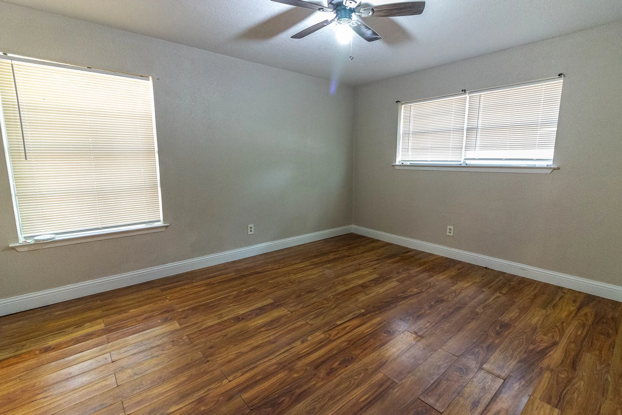 Single Family Residence For Rent in Kaufman County , 115 E Allen Street, Kaufman, Texas 75142, 3 Bedroom, 2 Bathroom, 2 Garage spaces, 1,508 Sqft, built in 1965, mls#21388521, Real Estate Agent in Kaufman, Homes For Rent in Kaufman county, Homes For Rent in Kaufman, Realtor in Kaufman Texas, Real Estate Brokerage Independent Realty Texas, Luminita Cordes Realtor