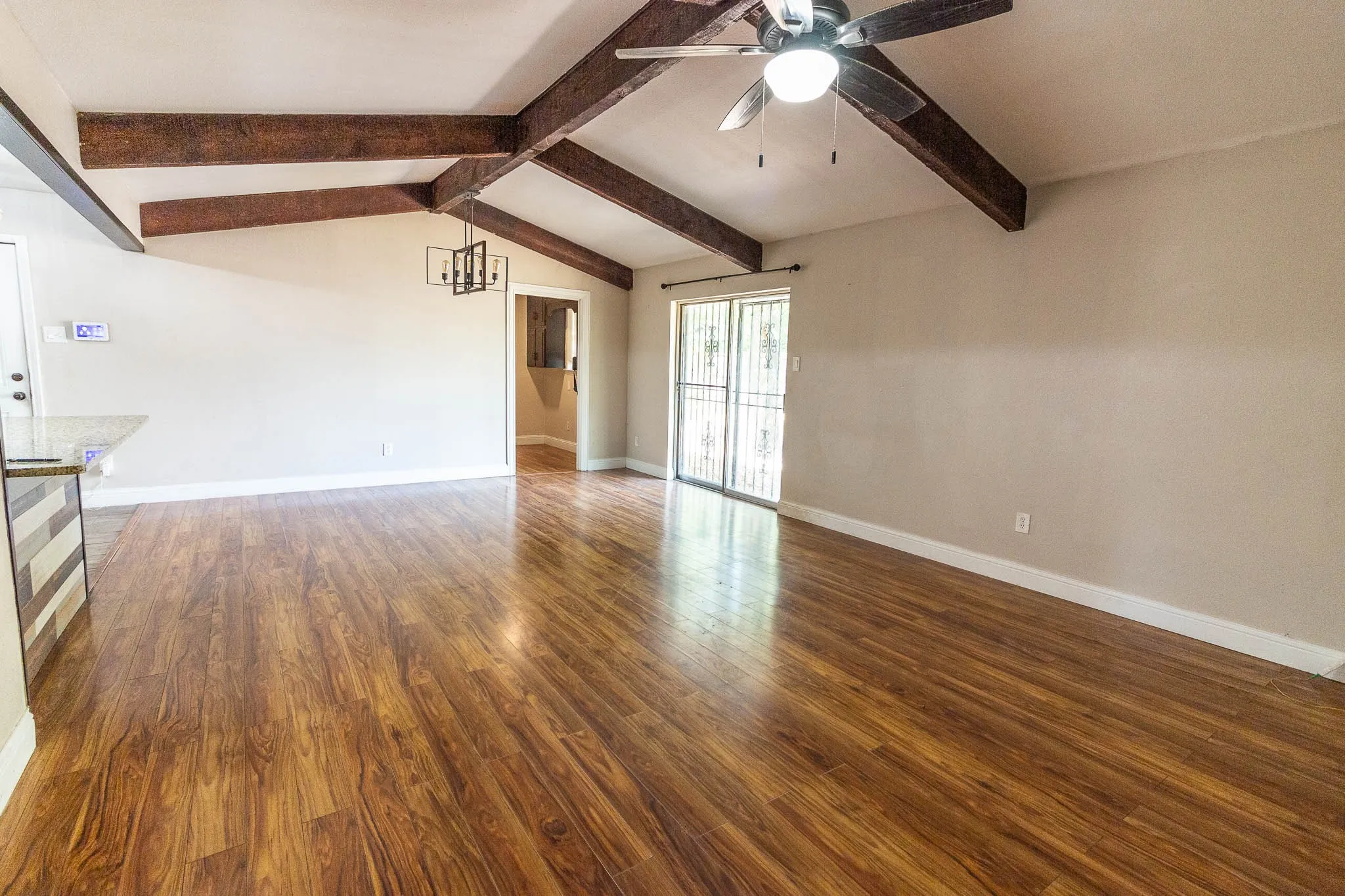 Single Family Residence For Rent in Kaufman County , 115 E Allen Street, Kaufman, Texas 75142, 3 Bedroom, 2 Bathroom, 2 Garage spaces, 1,508 Sqft, built in 1965, mls#21388521, Real Estate Agent in Kaufman, Homes For Rent in Kaufman county, Homes For Rent in Kaufman, Realtor in Kaufman Texas, Real Estate Brokerage Independent Realty Texas, Luminita Cordes Realtor