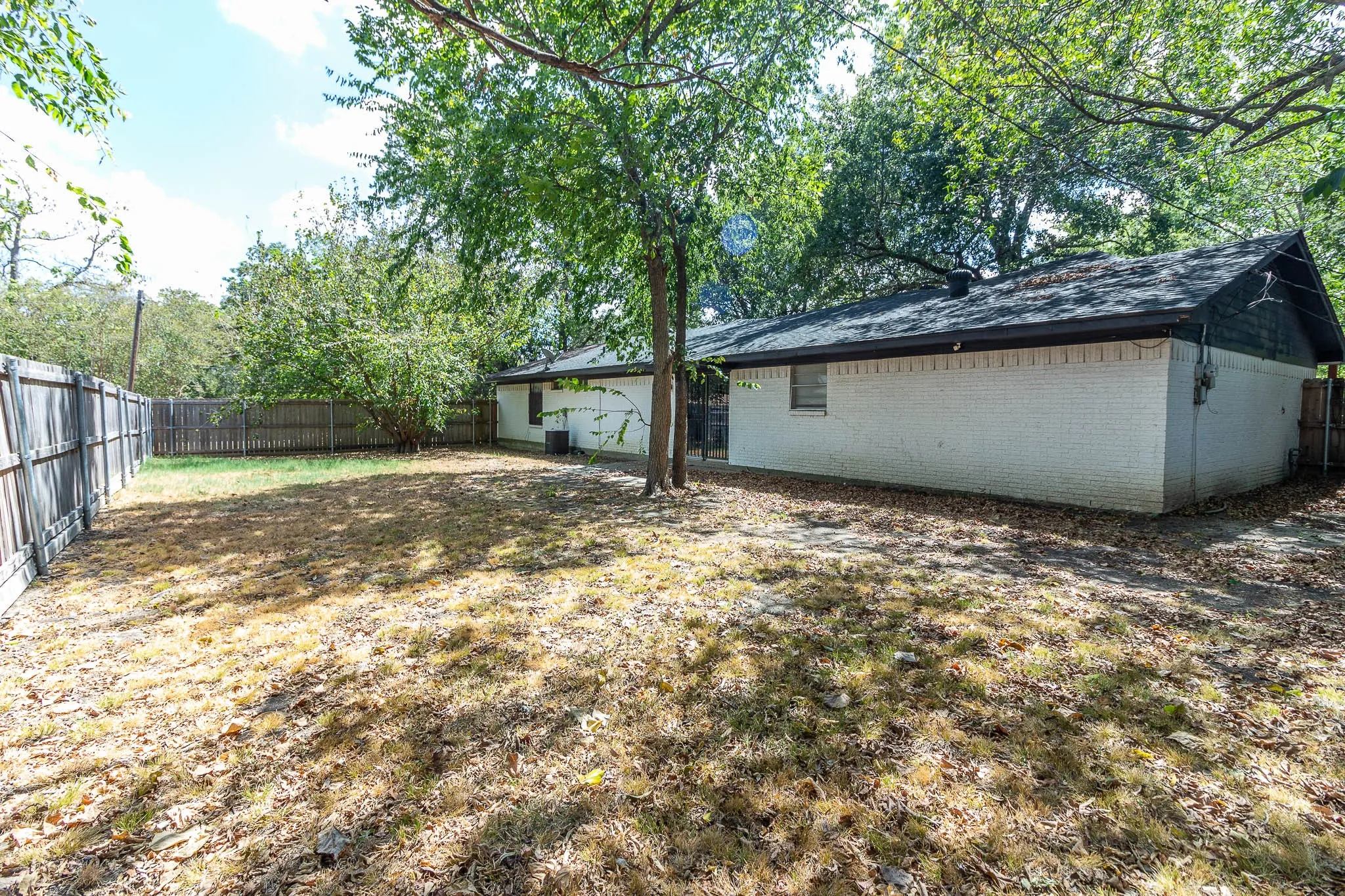Single Family Residence For Rent in Kaufman County , 115 E Allen Street, Kaufman, Texas 75142, 3 Bedroom, 2 Bathroom, 2 Garage spaces, 1,508 Sqft, built in 1965, mls#21388521, Real Estate Agent in Kaufman, Homes For Rent in Kaufman county, Homes For Rent in Kaufman, Realtor in Kaufman Texas, Real Estate Brokerage Independent Realty Texas, Luminita Cordes Realtor
