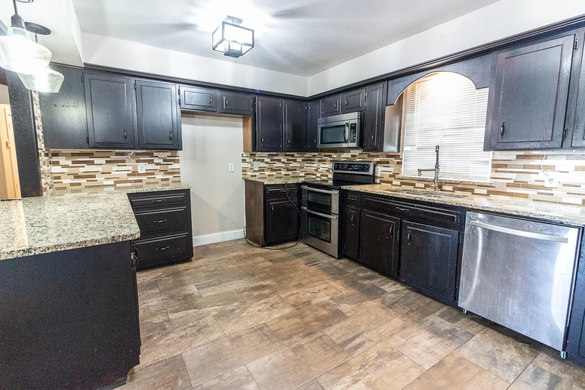 Single Family Residence For Rent in Kaufman County , 115 E Allen Street, Kaufman, Texas 75142, 3 Bedroom, 2 Bathroom, 2 Garage spaces, 1,508 Sqft, built in 1965, mls#21388521, Real Estate Agent in Kaufman, Homes For Rent in Kaufman county, Homes For Rent in Kaufman, Realtor in Kaufman Texas, Real Estate Brokerage Independent Realty Texas, Luminita Cordes Realtor