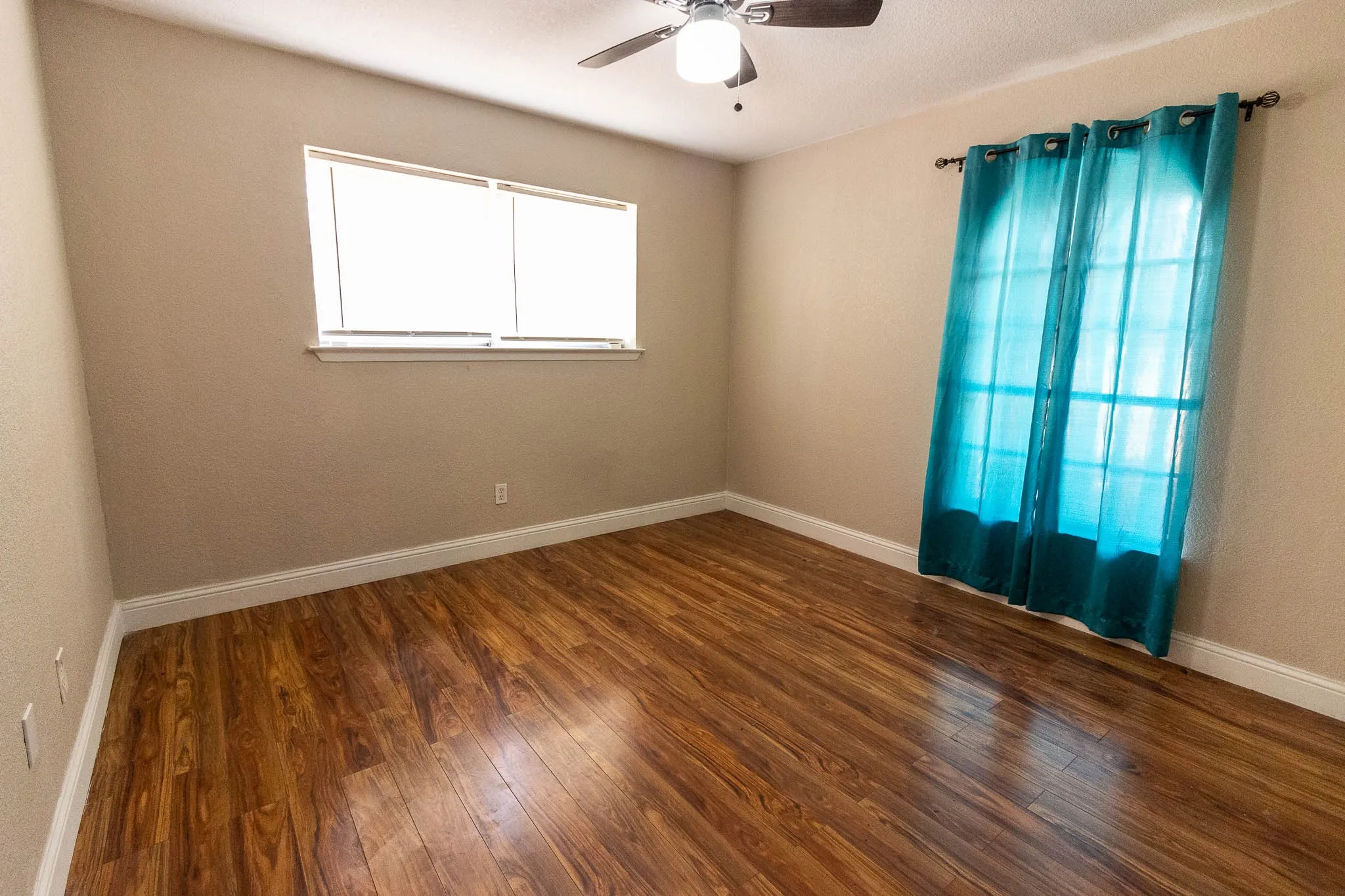 Single Family Residence For Rent in Kaufman County , 115 E Allen Street, Kaufman, Texas 75142, 3 Bedroom, 2 Bathroom, 2 Garage spaces, 1,508 Sqft, built in 1965, mls#21388521, Real Estate Agent in Kaufman, Homes For Rent in Kaufman county, Homes For Rent in Kaufman, Realtor in Kaufman Texas, Real Estate Brokerage Independent Realty Texas, Luminita Cordes Realtor