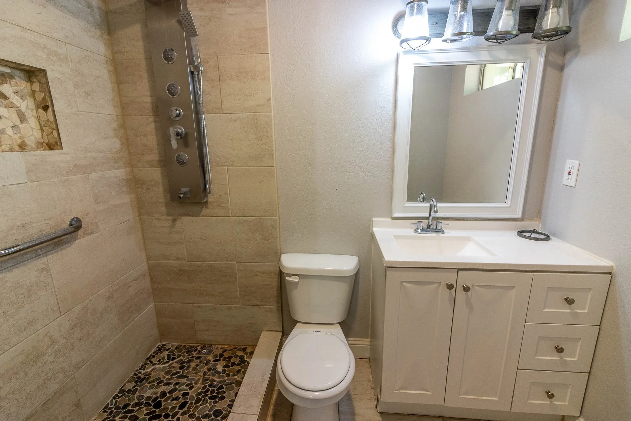 Single Family Residence For Rent in Kaufman County , 115 E Allen Street, Kaufman, Texas 75142, 3 Bedroom, 2 Bathroom, 2 Garage spaces, 1,508 Sqft, built in 1965, mls#21388521, Real Estate Agent in Kaufman, Homes For Rent in Kaufman county, Homes For Rent in Kaufman, Realtor in Kaufman Texas, Real Estate Brokerage Independent Realty Texas, Luminita Cordes Realtor