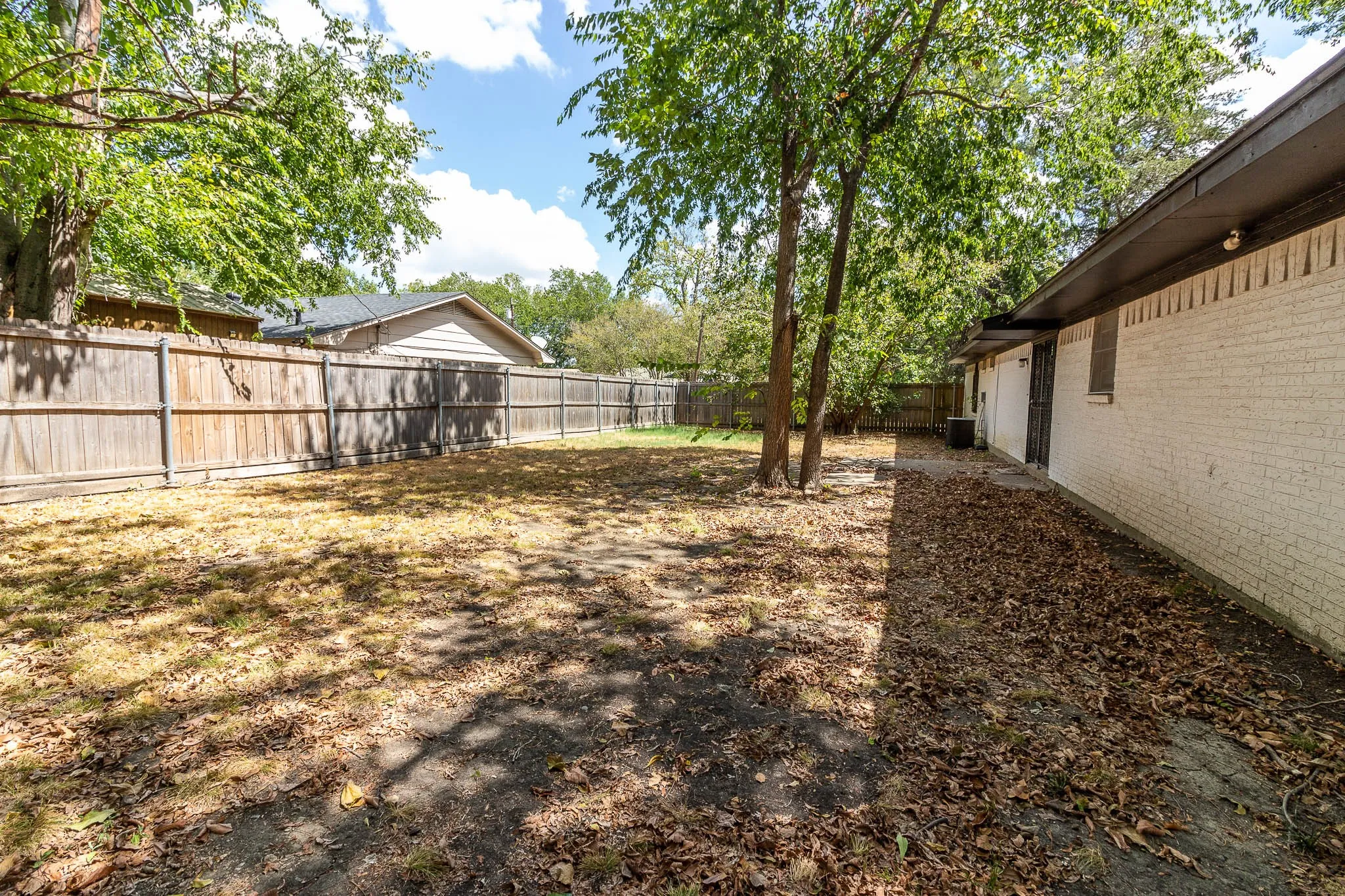 Single Family Residence For Rent in Kaufman County , 115 E Allen Street, Kaufman, Texas 75142, 3 Bedroom, 2 Bathroom, 2 Garage spaces, 1,508 Sqft, built in 1965, mls#21388521, Real Estate Agent in Kaufman, Homes For Rent in Kaufman county, Homes For Rent in Kaufman, Realtor in Kaufman Texas, Real Estate Brokerage Independent Realty Texas, Luminita Cordes Realtor