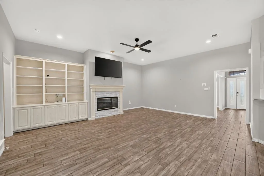 Single Family Residence For Sale in Tarrant County , 1005 Saint Andrews Drive, Mansfield, Texas 76063, 3 Bedroom, 3 Bathroom, 2 Garage spaces, 2,550 Sqft, built in 1996, mls#21388613, Real Estate Agent in Mansfield, Homes For Sale in Tarrant county, Homes For Sale in Mansfield, Realtor in Mansfield Texas, Real Estate Brokerage Independent Realty Texas, Luminita Cordes Realtor