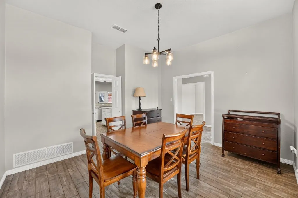 Single Family Residence For Sale in Tarrant County , 1005 Saint Andrews Drive, Mansfield, Texas 76063, 3 Bedroom, 3 Bathroom, 2 Garage spaces, 2,550 Sqft, built in 1996, mls#21388613, Real Estate Agent in Mansfield, Homes For Sale in Tarrant county, Homes For Sale in Mansfield, Realtor in Mansfield Texas, Real Estate Brokerage Independent Realty Texas, Luminita Cordes Realtor