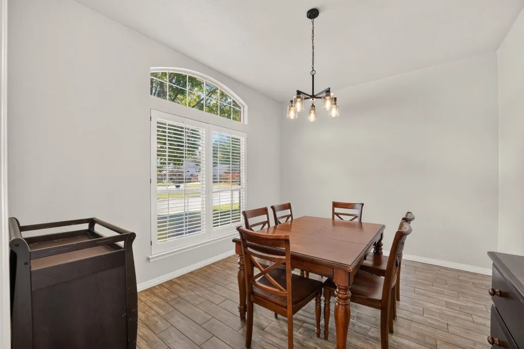 Single Family Residence For Sale in Tarrant County , 1005 Saint Andrews Drive, Mansfield, Texas 76063, 3 Bedroom, 3 Bathroom, 2 Garage spaces, 2,550 Sqft, built in 1996, mls#21388613, Real Estate Agent in Mansfield, Homes For Sale in Tarrant county, Homes For Sale in Mansfield, Realtor in Mansfield Texas, Real Estate Brokerage Independent Realty Texas, Luminita Cordes Realtor