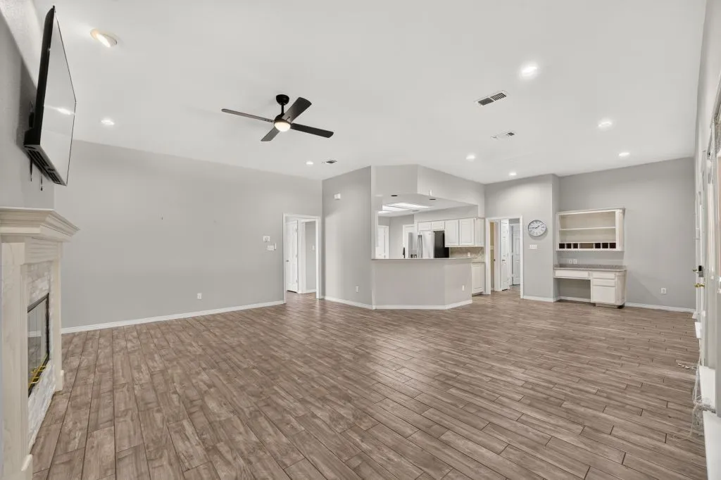 Single Family Residence For Sale in Tarrant County , 1005 Saint Andrews Drive, Mansfield, Texas 76063, 3 Bedroom, 3 Bathroom, 2 Garage spaces, 2,550 Sqft, built in 1996, mls#21388613, Real Estate Agent in Mansfield, Homes For Sale in Tarrant county, Homes For Sale in Mansfield, Realtor in Mansfield Texas, Real Estate Brokerage Independent Realty Texas, Luminita Cordes Realtor