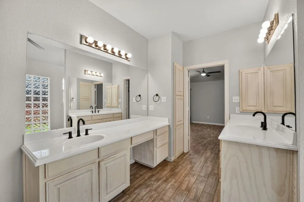 Single Family Residence For Sale in Tarrant County , 1005 Saint Andrews Drive, Mansfield, Texas 76063, 3 Bedroom, 3 Bathroom, 2 Garage spaces, 2,550 Sqft, built in 1996, mls#21388613, Real Estate Agent in Mansfield, Homes For Sale in Tarrant county, Homes For Sale in Mansfield, Realtor in Mansfield Texas, Real Estate Brokerage Independent Realty Texas, Luminita Cordes Realtor