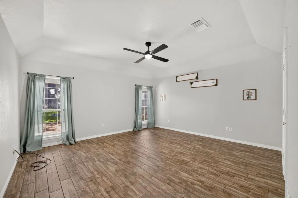 Single Family Residence For Sale in Tarrant County , 1005 Saint Andrews Drive, Mansfield, Texas 76063, 3 Bedroom, 3 Bathroom, 2 Garage spaces, 2,550 Sqft, built in 1996, mls#21388613, Real Estate Agent in Mansfield, Homes For Sale in Tarrant county, Homes For Sale in Mansfield, Realtor in Mansfield Texas, Real Estate Brokerage Independent Realty Texas, Luminita Cordes Realtor