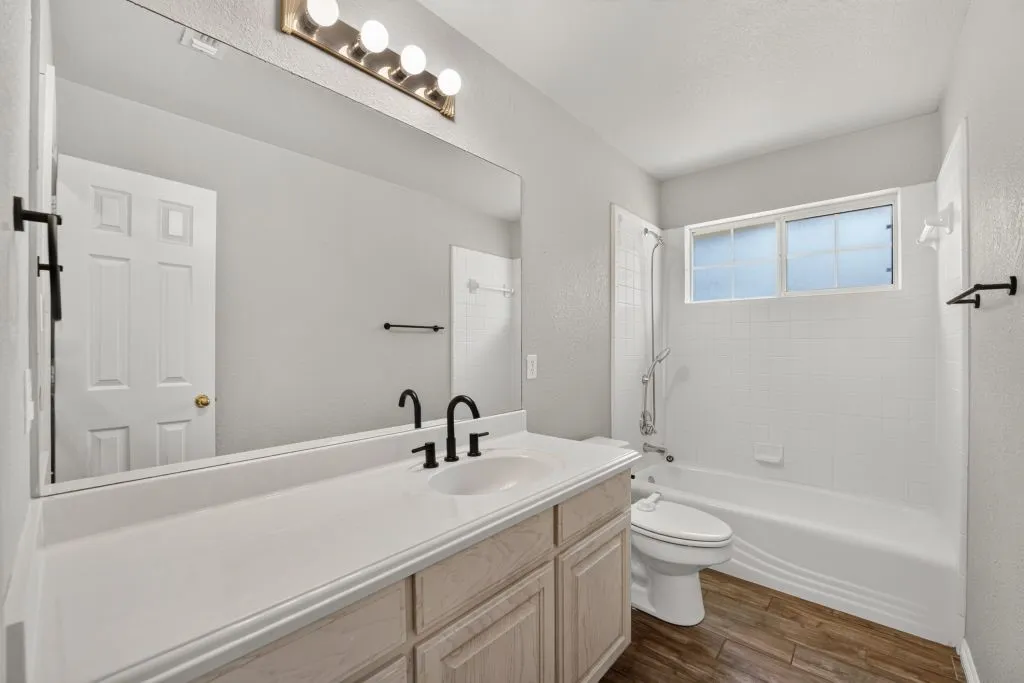 Single Family Residence For Sale in Tarrant County , 1005 Saint Andrews Drive, Mansfield, Texas 76063, 3 Bedroom, 3 Bathroom, 2 Garage spaces, 2,550 Sqft, built in 1996, mls#21388613, Real Estate Agent in Mansfield, Homes For Sale in Tarrant county, Homes For Sale in Mansfield, Realtor in Mansfield Texas, Real Estate Brokerage Independent Realty Texas, Luminita Cordes Realtor