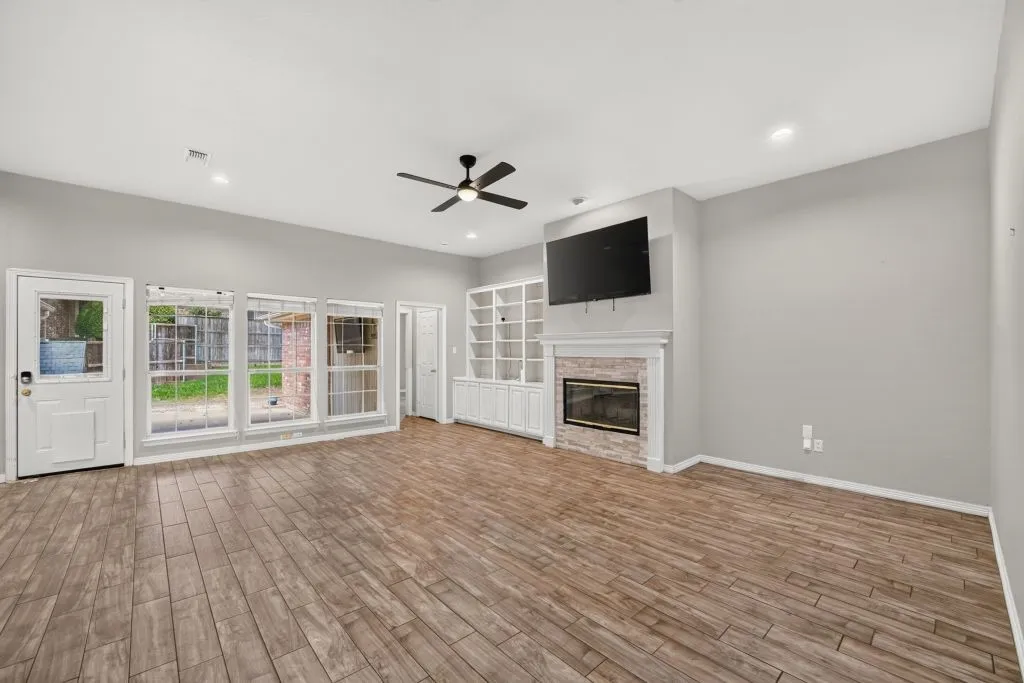 Single Family Residence For Sale in Tarrant County , 1005 Saint Andrews Drive, Mansfield, Texas 76063, 3 Bedroom, 3 Bathroom, 2 Garage spaces, 2,550 Sqft, built in 1996, mls#21388613, Real Estate Agent in Mansfield, Homes For Sale in Tarrant county, Homes For Sale in Mansfield, Realtor in Mansfield Texas, Real Estate Brokerage Independent Realty Texas, Luminita Cordes Realtor