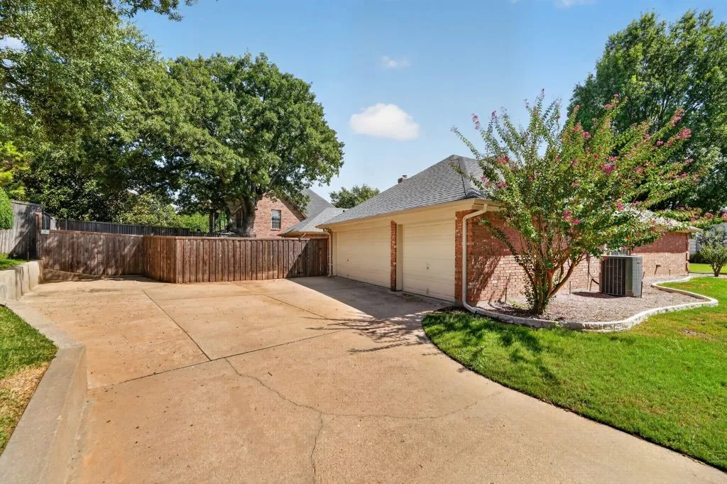 Single Family Residence For Sale in Tarrant County , 1005 Saint Andrews Drive, Mansfield, Texas 76063, 3 Bedroom, 3 Bathroom, 2 Garage spaces, 2,550 Sqft, built in 1996, mls#21388613, Real Estate Agent in Mansfield, Homes For Sale in Tarrant county, Homes For Sale in Mansfield, Realtor in Mansfield Texas, Real Estate Brokerage Independent Realty Texas, Luminita Cordes Realtor