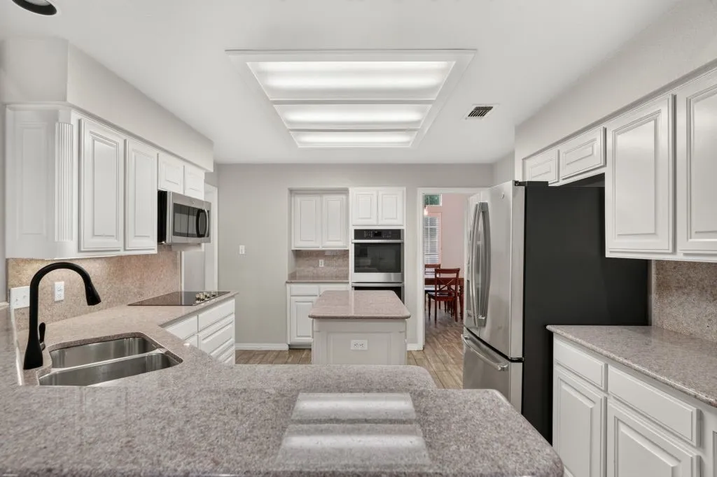 Single Family Residence For Sale in Tarrant County , 1005 Saint Andrews Drive, Mansfield, Texas 76063, 3 Bedroom, 3 Bathroom, 2 Garage spaces, 2,550 Sqft, built in 1996, mls#21388613, Real Estate Agent in Mansfield, Homes For Sale in Tarrant county, Homes For Sale in Mansfield, Realtor in Mansfield Texas, Real Estate Brokerage Independent Realty Texas, Luminita Cordes Realtor