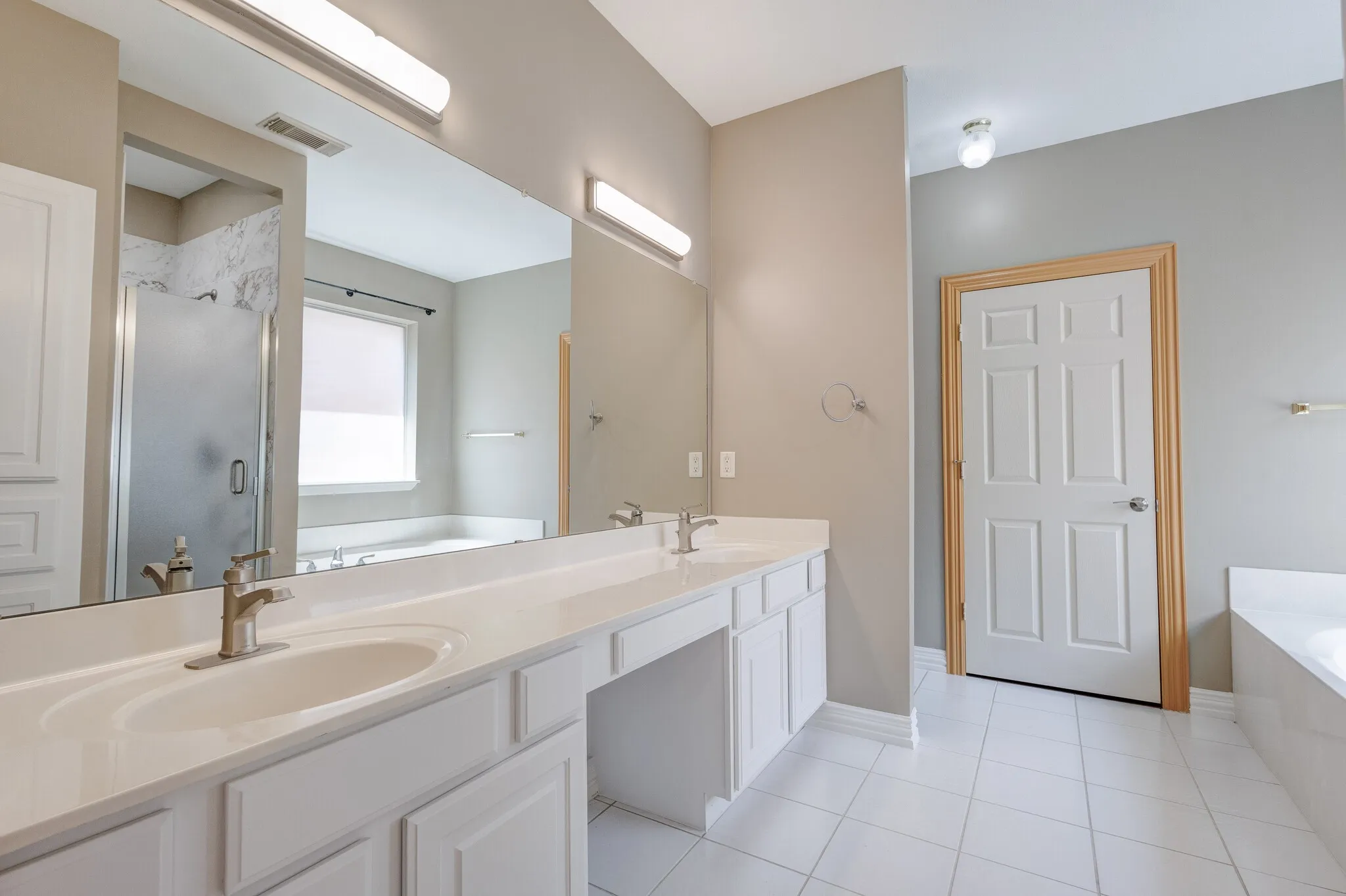 Single Family Residence For Rent in Collin County , 18722 Riverstone Court, Dallas, Texas 75252, 3 Bedroom, 2 Bathroom, 2 Garage spaces, 1,639 Sqft, built in 1998, mls#21388408, Real Estate Agent in Dallas, Homes For Rent in Collin county, Homes For Rent in Dallas, Realtor in Dallas Texas, Real Estate Brokerage Independent Realty Texas, Luminita Cordes Realtor