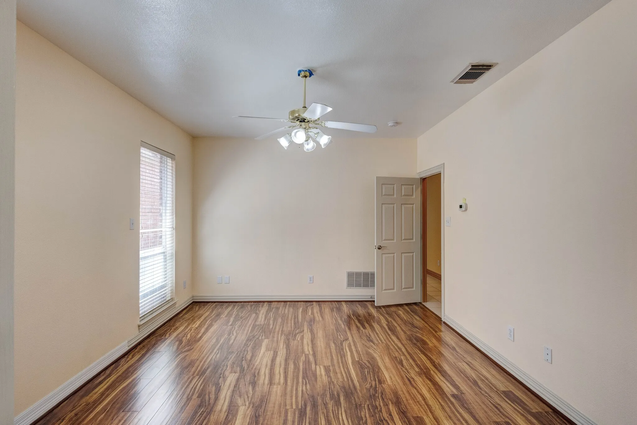 Single Family Residence For Rent in Collin County , 18722 Riverstone Court, Dallas, Texas 75252, 3 Bedroom, 2 Bathroom, 2 Garage spaces, 1,639 Sqft, built in 1998, mls#21388408, Real Estate Agent in Dallas, Homes For Rent in Collin county, Homes For Rent in Dallas, Realtor in Dallas Texas, Real Estate Brokerage Independent Realty Texas, Luminita Cordes Realtor