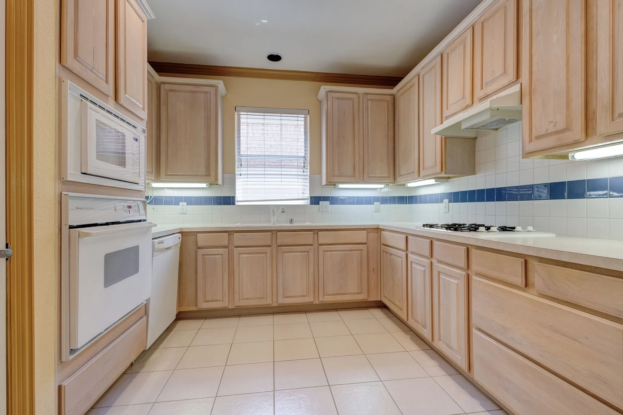 Single Family Residence For Rent in Collin County , 18722 Riverstone Court, Dallas, Texas 75252, 3 Bedroom, 2 Bathroom, 2 Garage spaces, 1,639 Sqft, built in 1998, mls#21388408, Real Estate Agent in Dallas, Homes For Rent in Collin county, Homes For Rent in Dallas, Realtor in Dallas Texas, Real Estate Brokerage Independent Realty Texas, Luminita Cordes Realtor