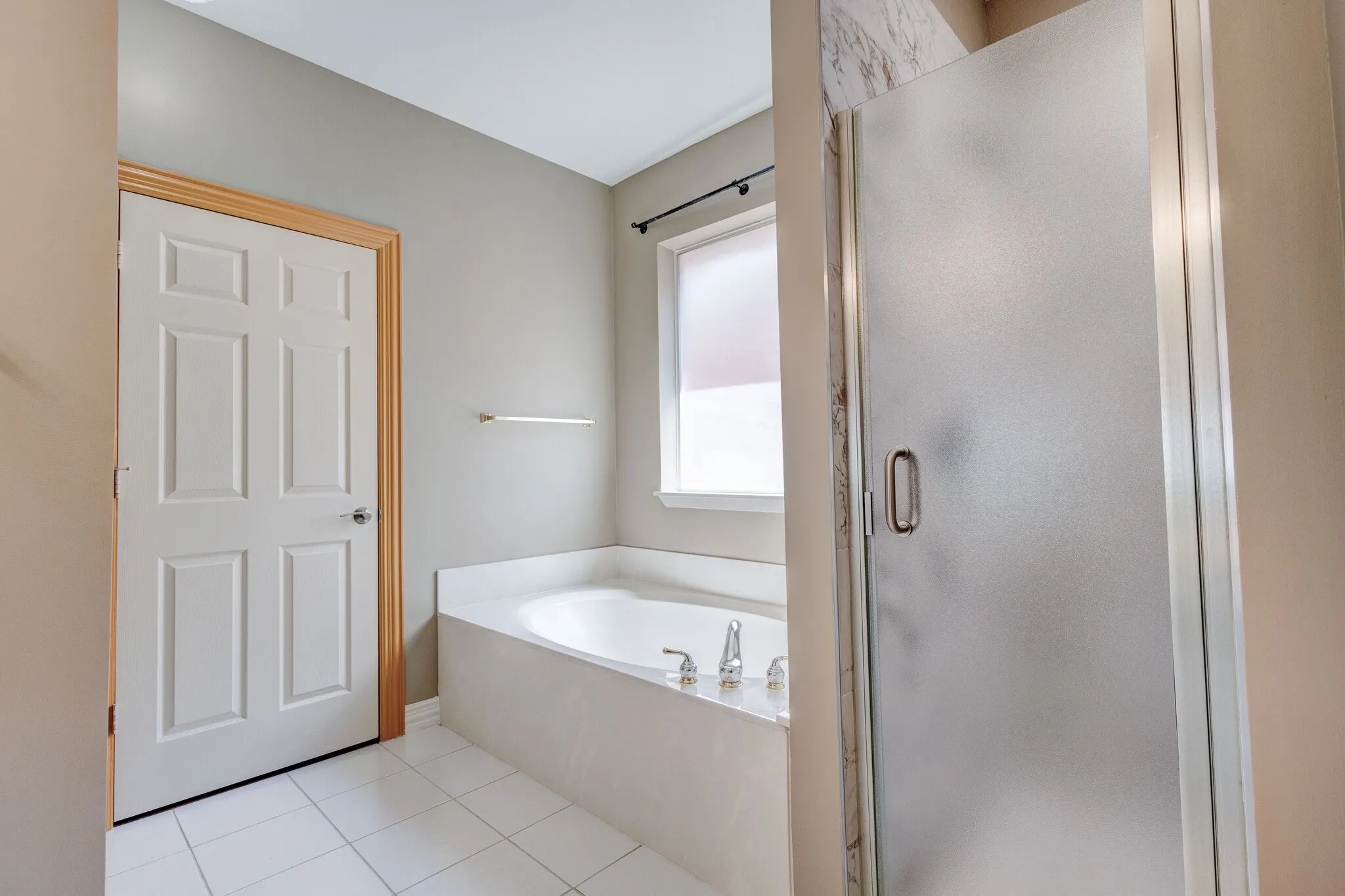 Single Family Residence For Rent in Collin County , 18722 Riverstone Court, Dallas, Texas 75252, 3 Bedroom, 2 Bathroom, 2 Garage spaces, 1,639 Sqft, built in 1998, mls#21388408, Real Estate Agent in Dallas, Homes For Rent in Collin county, Homes For Rent in Dallas, Realtor in Dallas Texas, Real Estate Brokerage Independent Realty Texas, Luminita Cordes Realtor