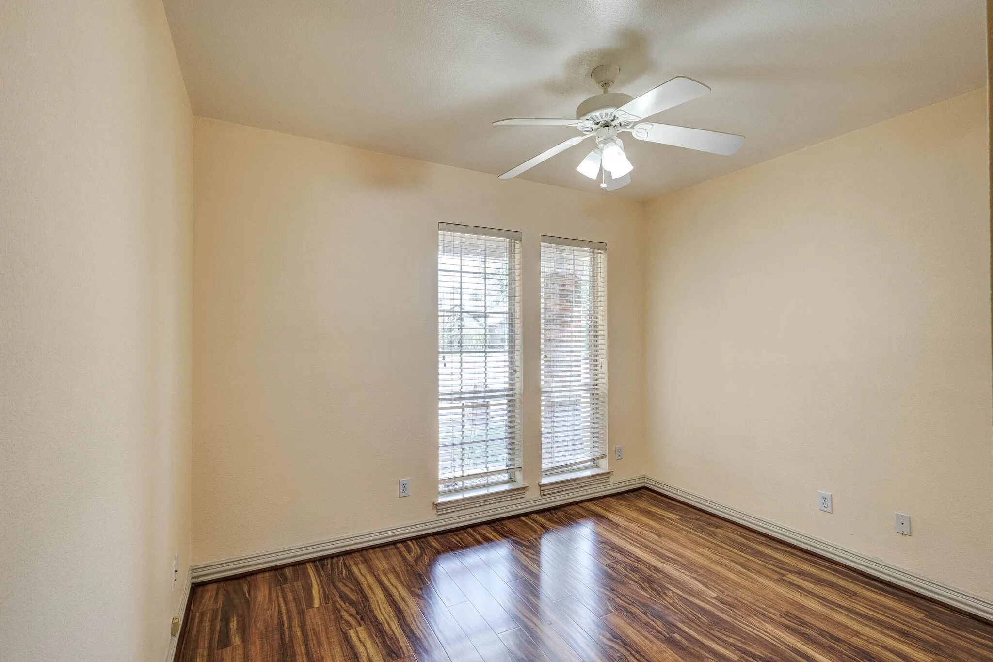 Single Family Residence For Rent in Collin County , 18722 Riverstone Court, Dallas, Texas 75252, 3 Bedroom, 2 Bathroom, 2 Garage spaces, 1,639 Sqft, built in 1998, mls#21388408, Real Estate Agent in Dallas, Homes For Rent in Collin county, Homes For Rent in Dallas, Realtor in Dallas Texas, Real Estate Brokerage Independent Realty Texas, Luminita Cordes Realtor