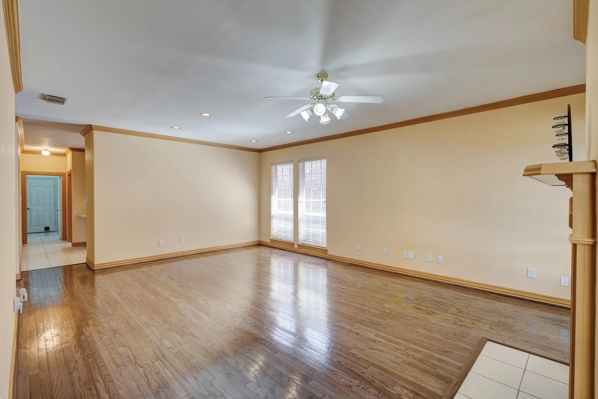 Single Family Residence For Rent in Collin County , 18722 Riverstone Court, Dallas, Texas 75252, 3 Bedroom, 2 Bathroom, 2 Garage spaces, 1,639 Sqft, built in 1998, mls#21388408, Real Estate Agent in Dallas, Homes For Rent in Collin county, Homes For Rent in Dallas, Realtor in Dallas Texas, Real Estate Brokerage Independent Realty Texas, Luminita Cordes Realtor