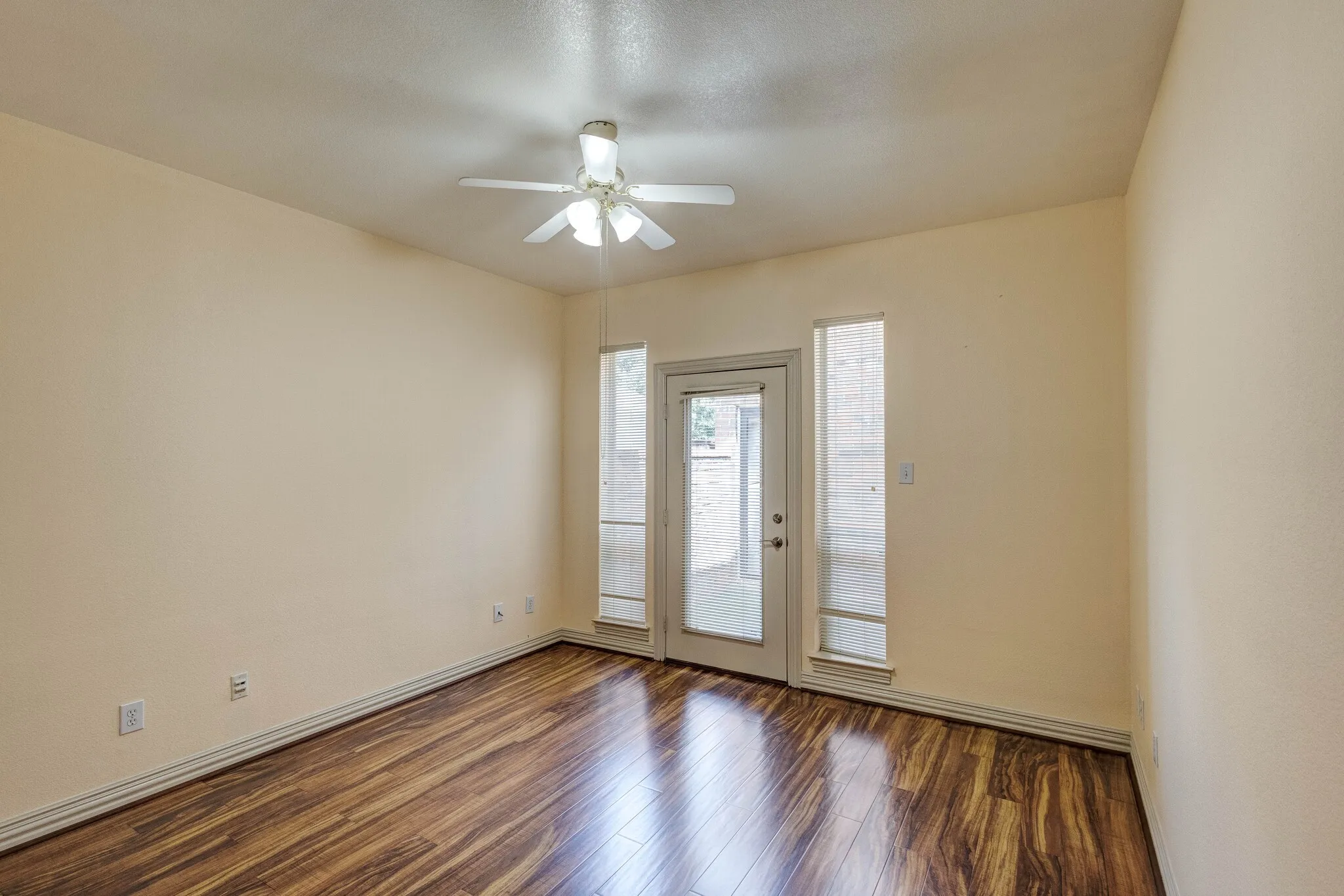 Single Family Residence For Rent in Collin County , 18722 Riverstone Court, Dallas, Texas 75252, 3 Bedroom, 2 Bathroom, 2 Garage spaces, 1,639 Sqft, built in 1998, mls#21388408, Real Estate Agent in Dallas, Homes For Rent in Collin county, Homes For Rent in Dallas, Realtor in Dallas Texas, Real Estate Brokerage Independent Realty Texas, Luminita Cordes Realtor