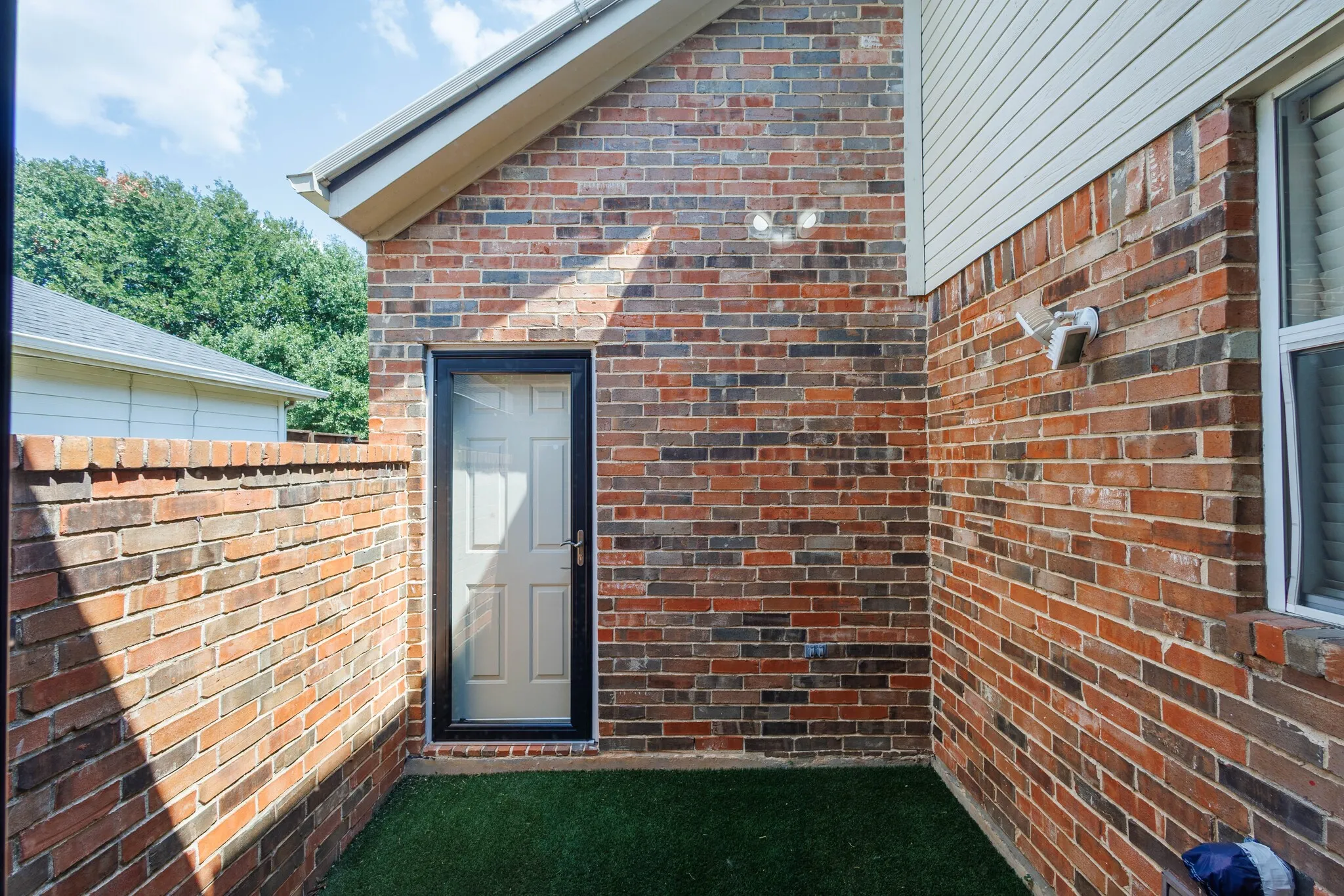Single Family Residence For Rent in Collin County , 18722 Riverstone Court, Dallas, Texas 75252, 3 Bedroom, 2 Bathroom, 2 Garage spaces, 1,639 Sqft, built in 1998, mls#21388408, Real Estate Agent in Dallas, Homes For Rent in Collin county, Homes For Rent in Dallas, Realtor in Dallas Texas, Real Estate Brokerage Independent Realty Texas, Luminita Cordes Realtor